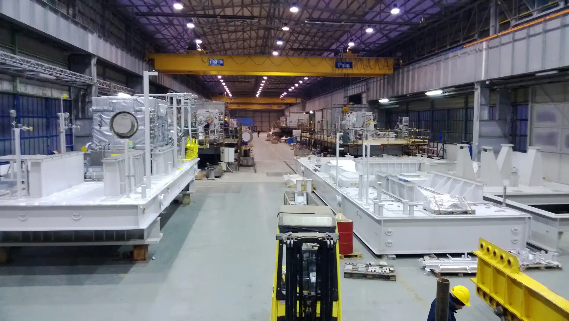 Prace montażowe przy pomocy skidów