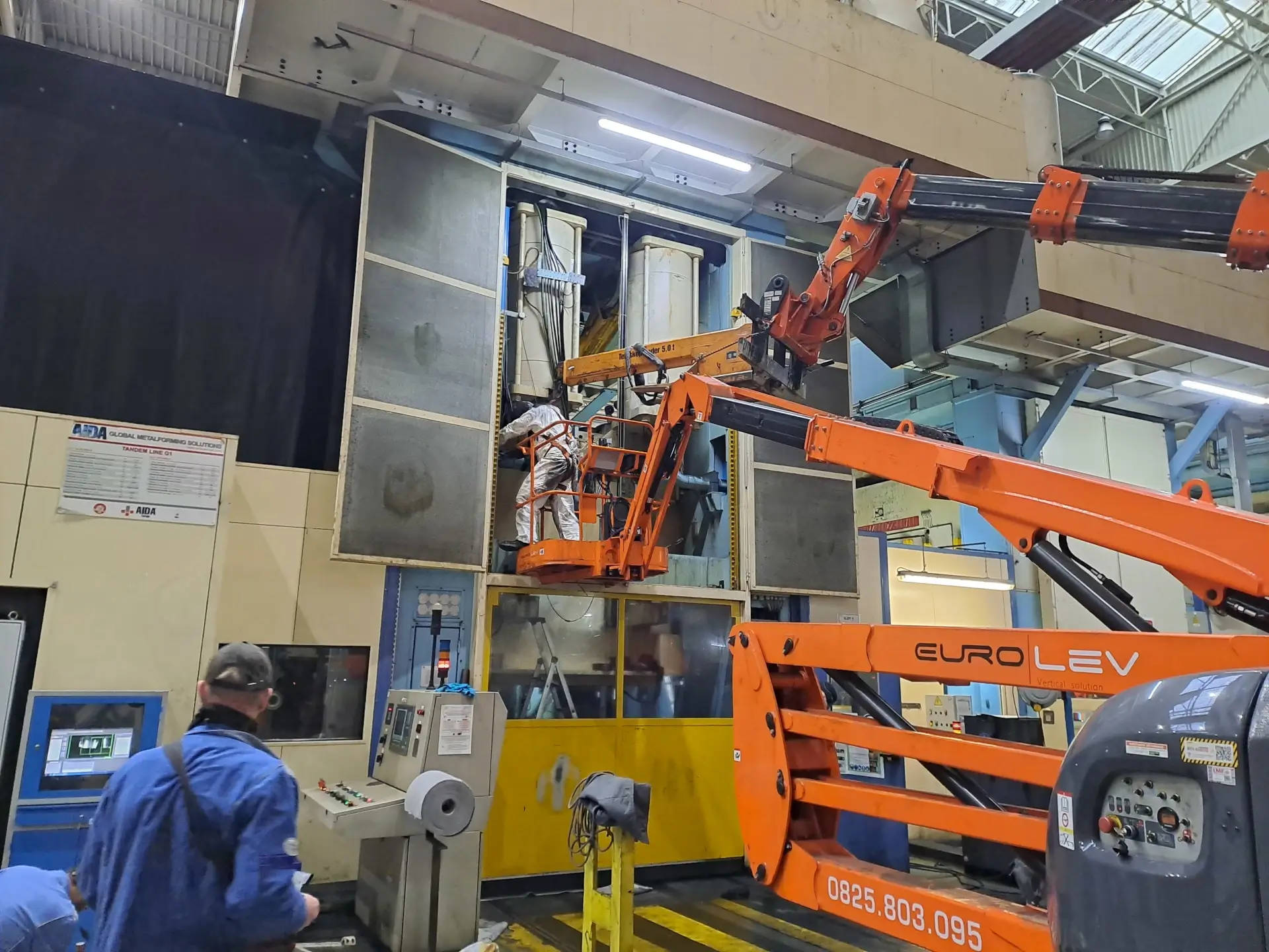 MA - FRANCE Naprawa układu przeciążenia prasy Rovetta 2000T