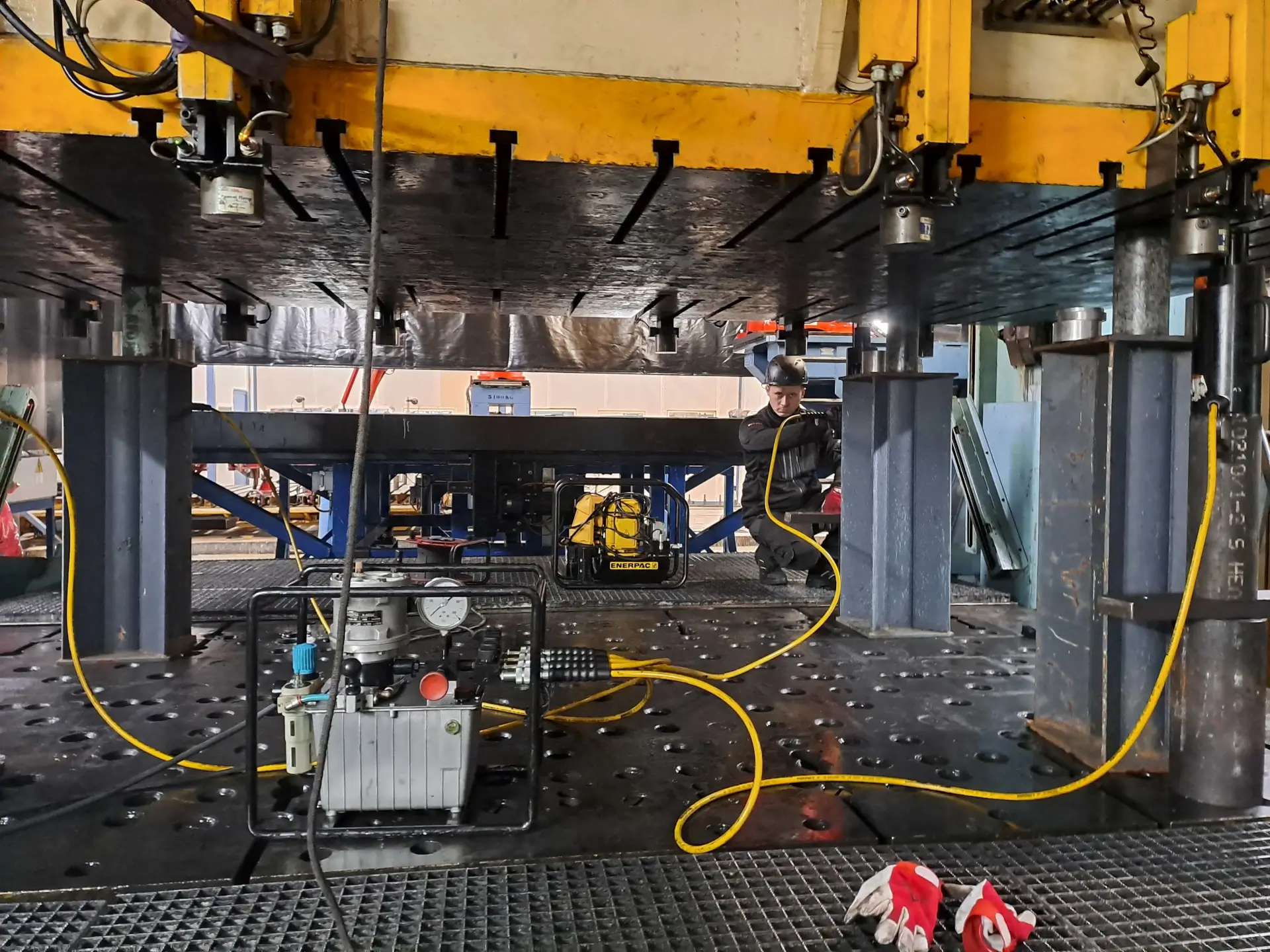 Naprawa układu przeciążenia prasy Rovetta 2000T