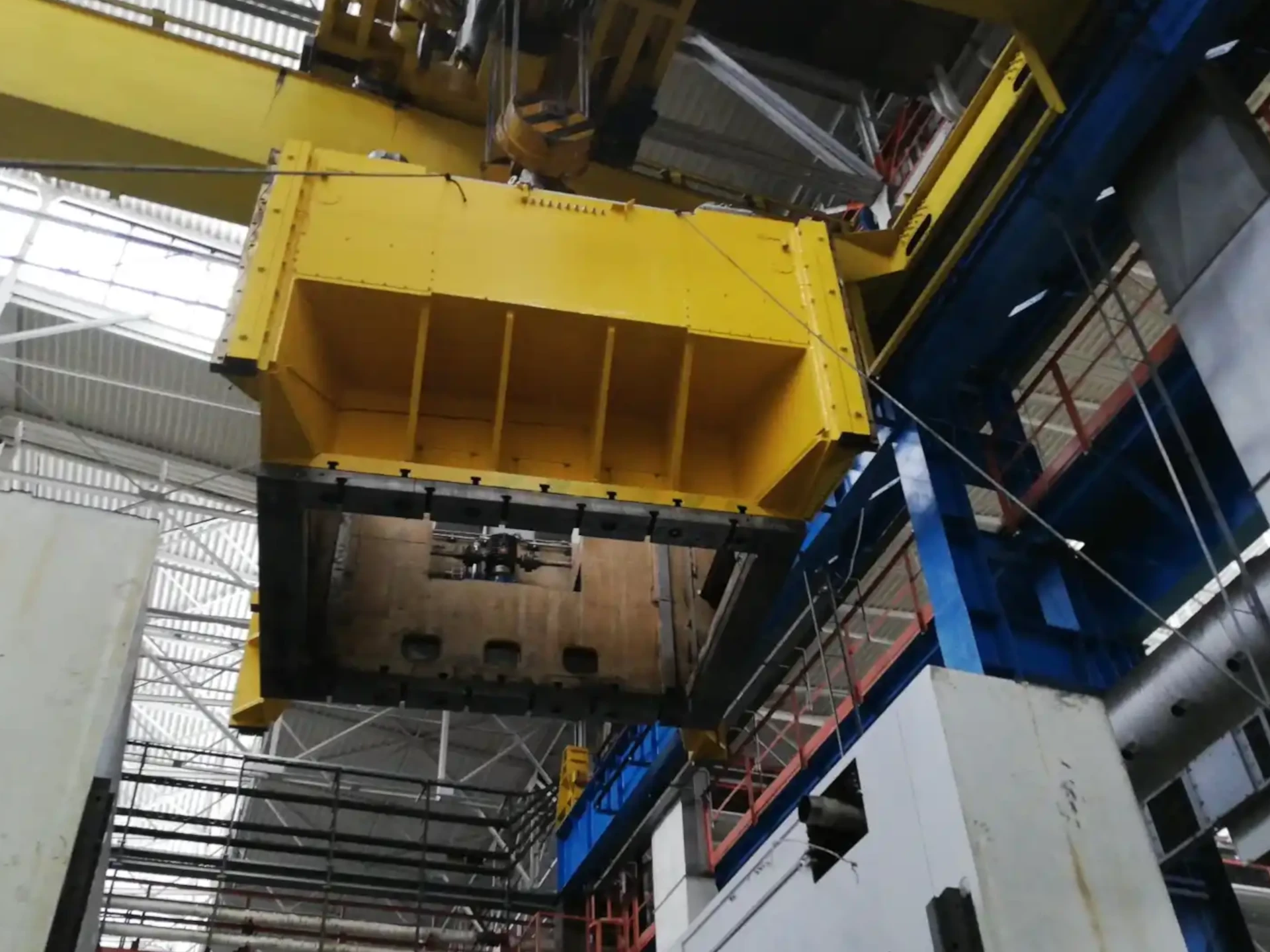 MA POLSKA - Relokacja prasy MECFOND D4 - 800