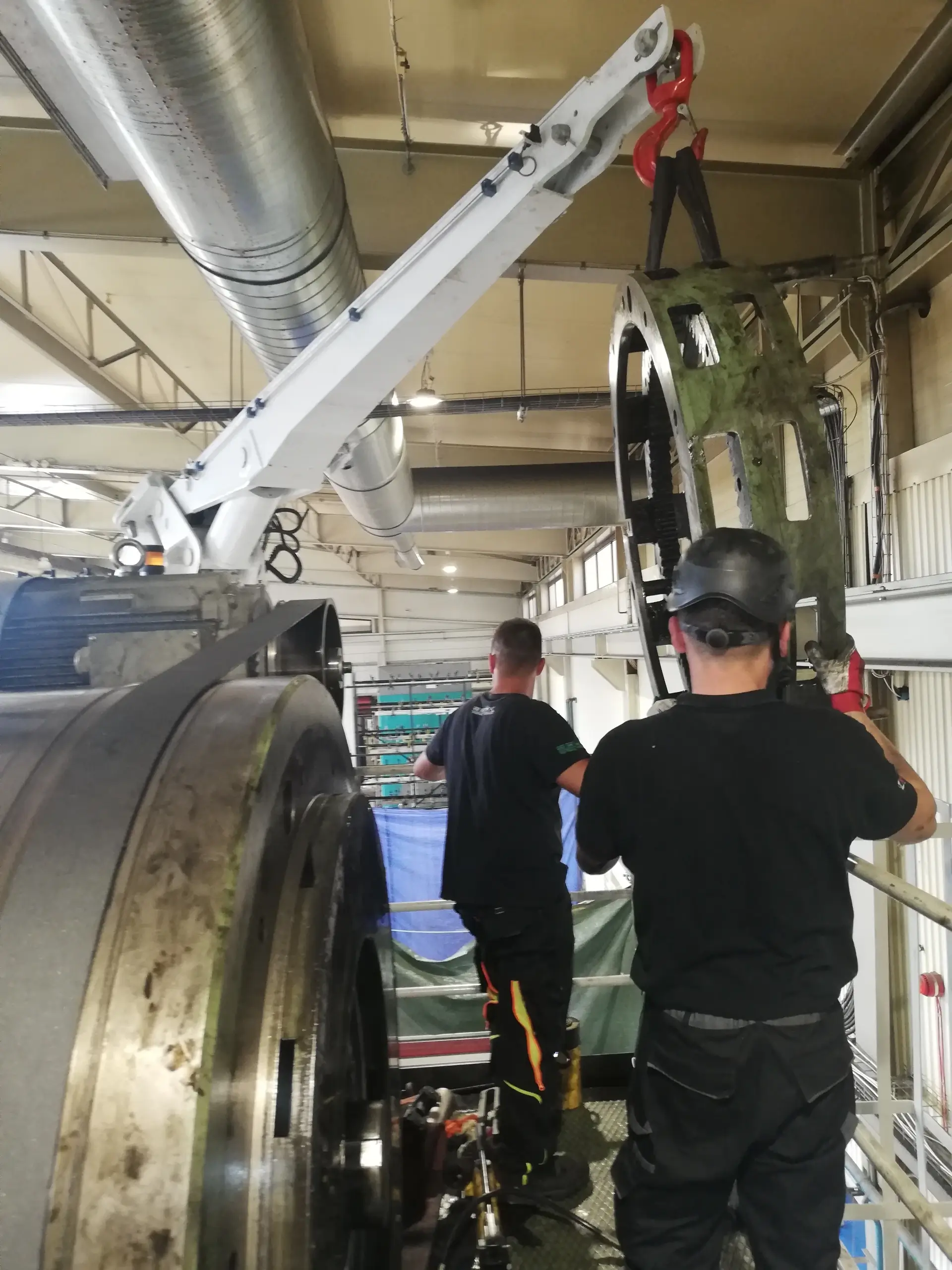 Demontaż koła zamachowego prasy SCHULER 500T